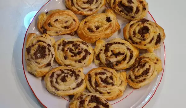 Puff Pastry Snails with Minced Meat