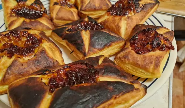 Easy Puff Pastry Sweets with Jam