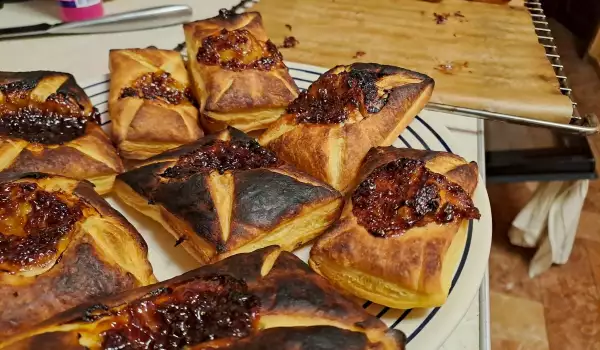 Easy Puff Pastry Sweets with Jam