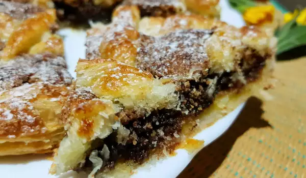 Puff Pastry Cake with Apples and Chocolate Filling