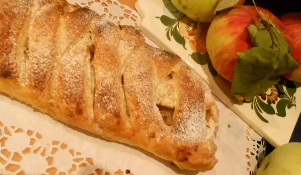 Cinnamon Puff Pastry Roll with Apples