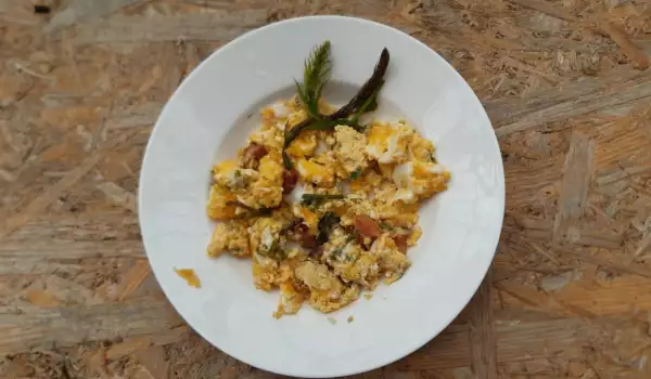 Scrambled Eggs with Bacon and Asparagus