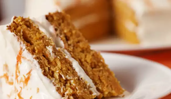 Carrot Cake with Walnuts and Mascarpone