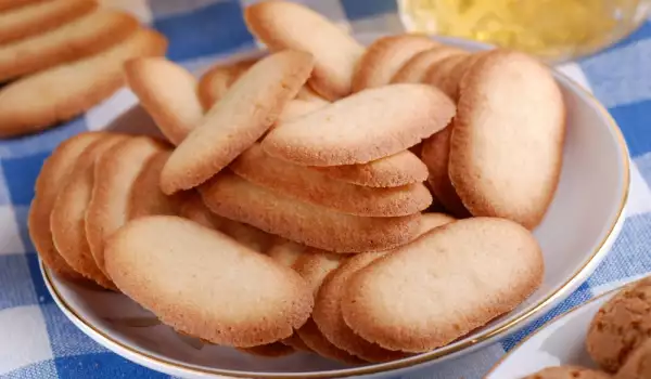 Cat's Tongue Biscuits with Rice Flour