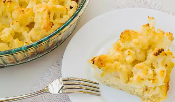 Oven-Baked Cauliflower with Cheese and Eggs