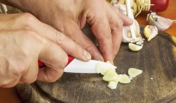 How Does Garlic Affect the Cholesterol and Blood Pressure?