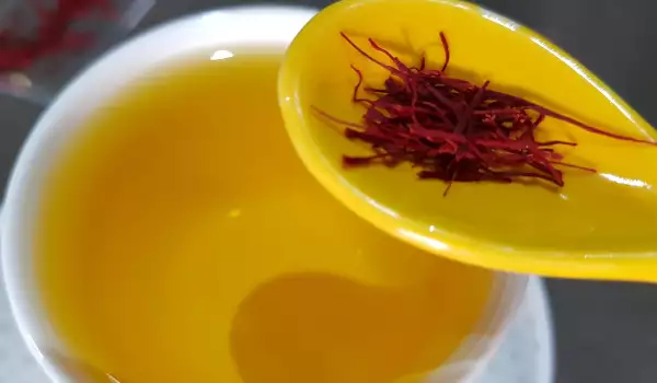 Saffron Tea for Healthy Eyes