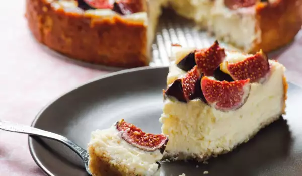 Vanilla Cheesecake with Fig Jam and Walnuts