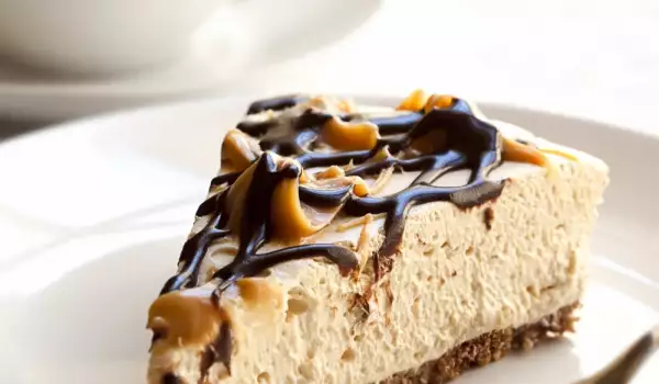Cheesecake with Chocolate Biscuits and Caramel