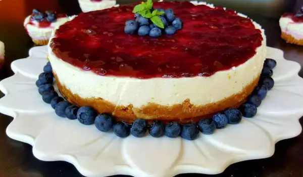 Cheesecake with Mascarpone and Blueberry Jam