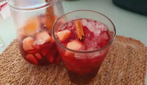 Sangria with Red Wine and Fanta