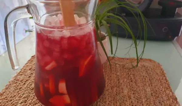 Sangria with Red Wine and Fanta