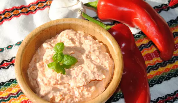 Spicy Spread with Roasted Peppers and White Cheese