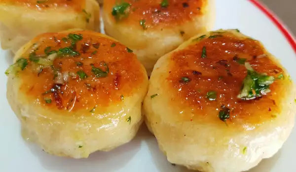 Pan-Fried Garlic Bread Rolls