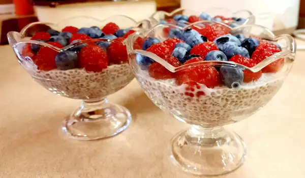 Chia Pudding With Berries