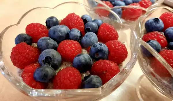 Chia Pudding With Berries