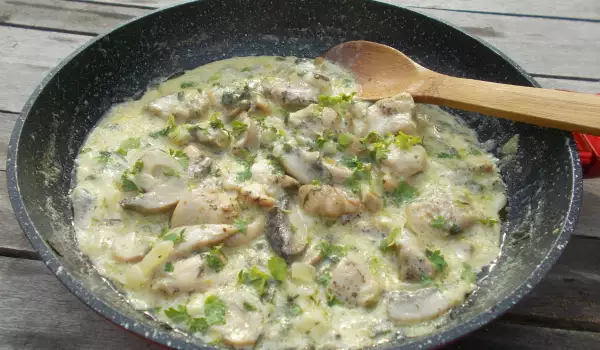 How to Cook Meat with Mushrooms and Cream?