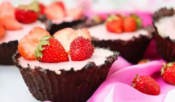 Chocolate Baskets with Strawberry Filling