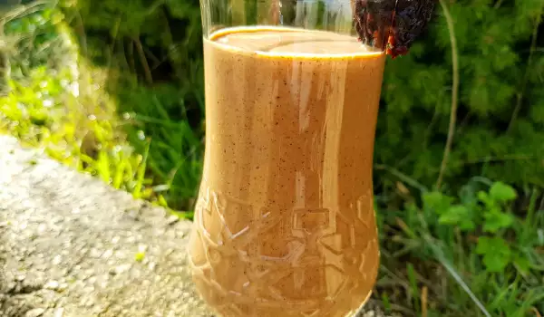 Chocolate Smoothie with Prunes