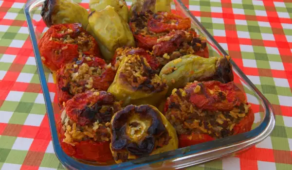 Peppers Stuffed with Mushrooms and Bulgur