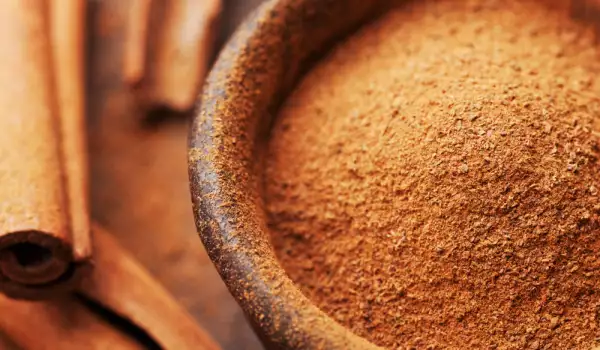 What Does Cinnamon Contain?