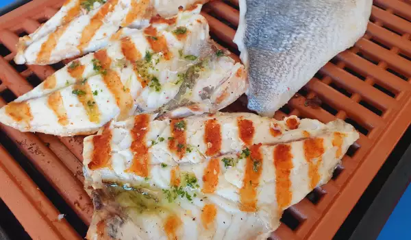 Grilled Sea Bream with Garlic and Parsley