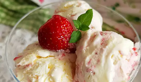 Creamy Ice Cream with a Strawberry Flavor