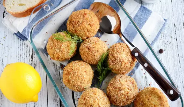 Crunchy Fish Meatballs