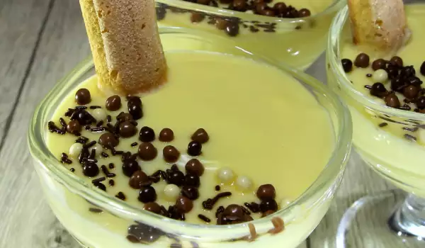 Exquisite Homemade Vanilla Cream