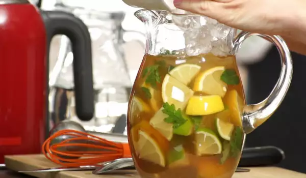 Homemade Iced Tea with Apricots