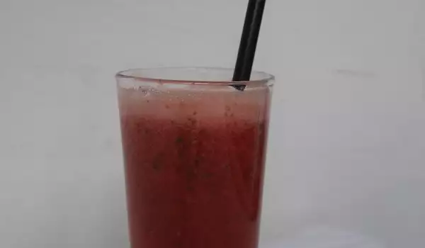 Homemade Lemonade with Strawberries
