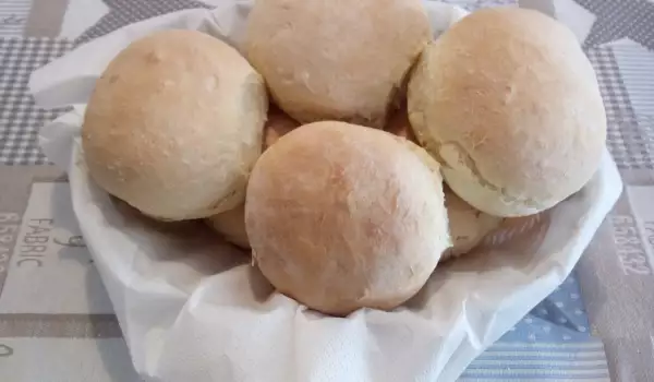 Homemade Mini Bread Buns with Yeast