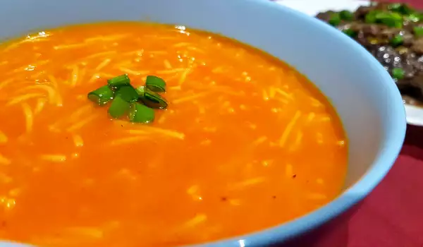Lean Tomato Soup with Noodles