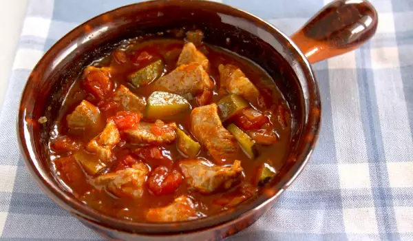 Pork with Tomato Sauce and Vegetables