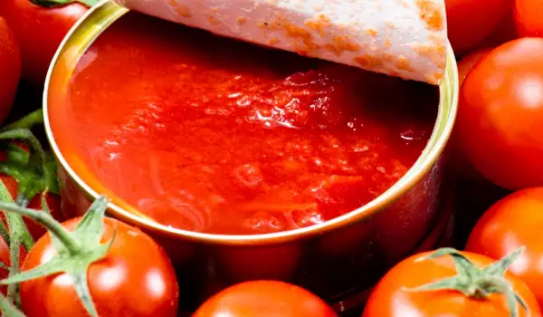 Are Canned and Jarred Tomatoes Healthy?