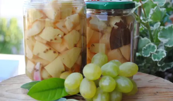 Marinated Quinces with White Grapes