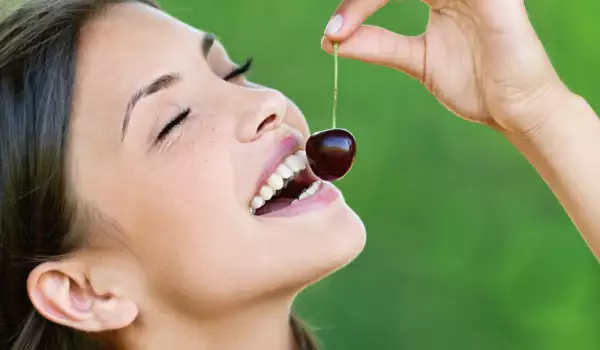 Eating Cherries