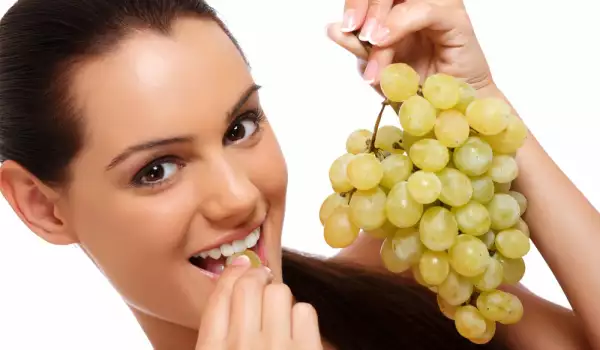 What Vitamins are in Grapes?