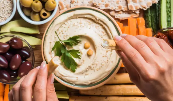 hummus is a healthy side dish