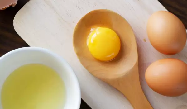 How To Separate The Yolks From The Egg Whites?