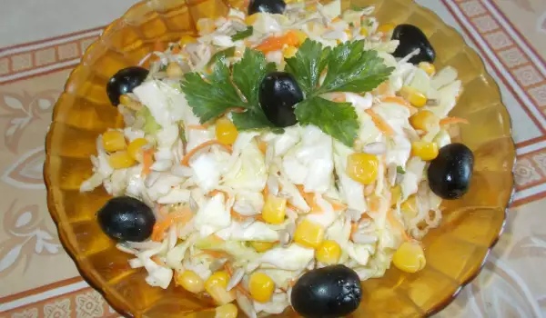 Autumn Salad with Corn and Sunflower Seeds
