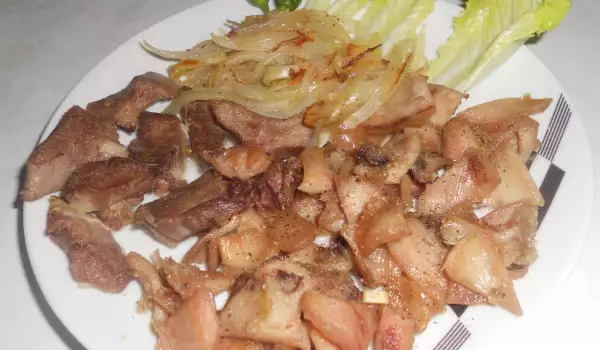 Stewed Pork Tongue with Tripe and Onions in Butter