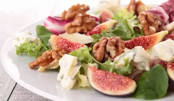 Salad with figs