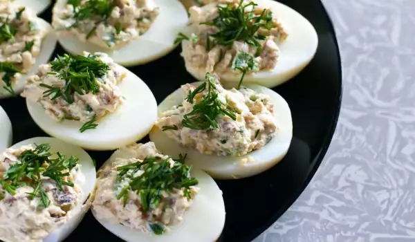 Eggs Stuffed with Tuna