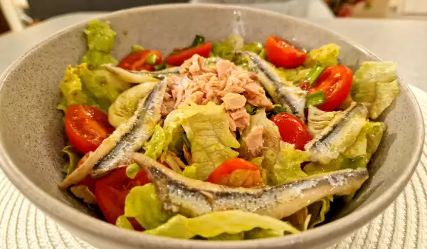 Fish Salad with Iceberg and Cherry Tomatoes