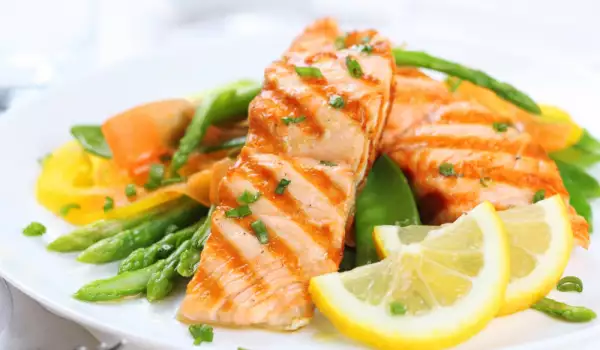 Salmon with Green Beans and Orange Sauce