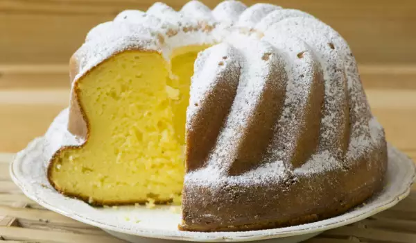 How to Remove a Sponge Cake from a Pan?