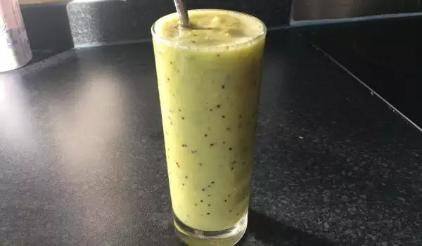 Fresh Vitamin Kiwi, Pineapple and Orange Juice