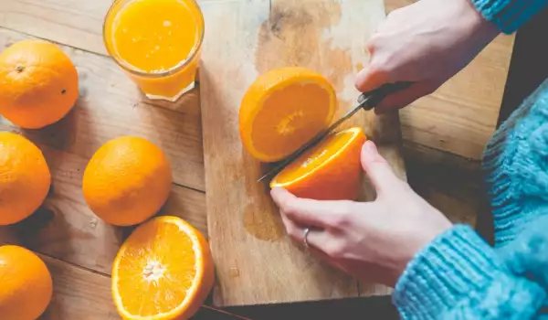 How to Easily Peel an Orange?