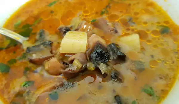 Mushroom Soup with Leeks and Potatoes